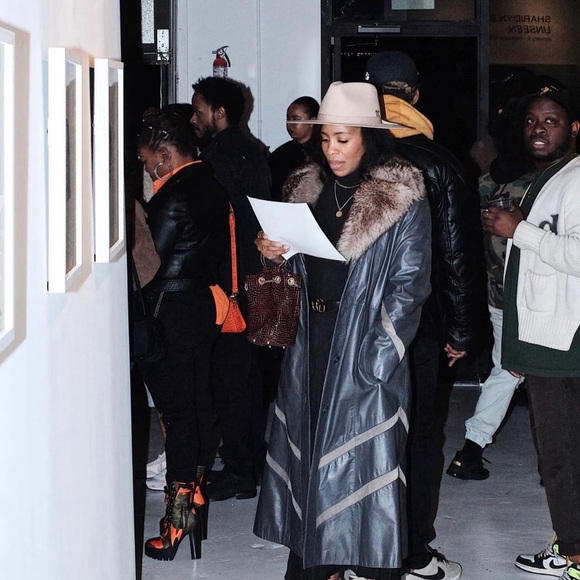 Demur Bucket Bag in Burgundy Snake skin print - Picture 2 of 6